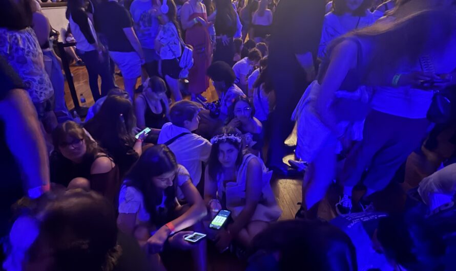 The changing culture of live music results in people looking at their phones instead of the performers