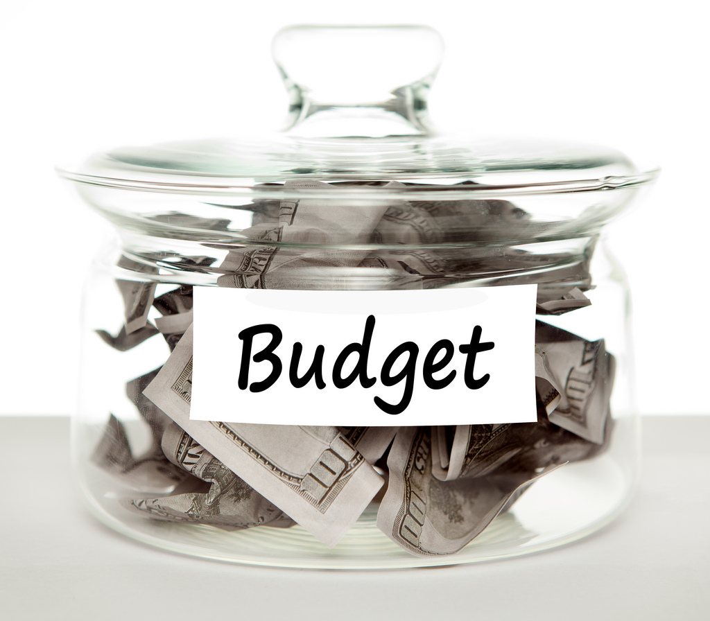 Holiday budgeting tips for college students